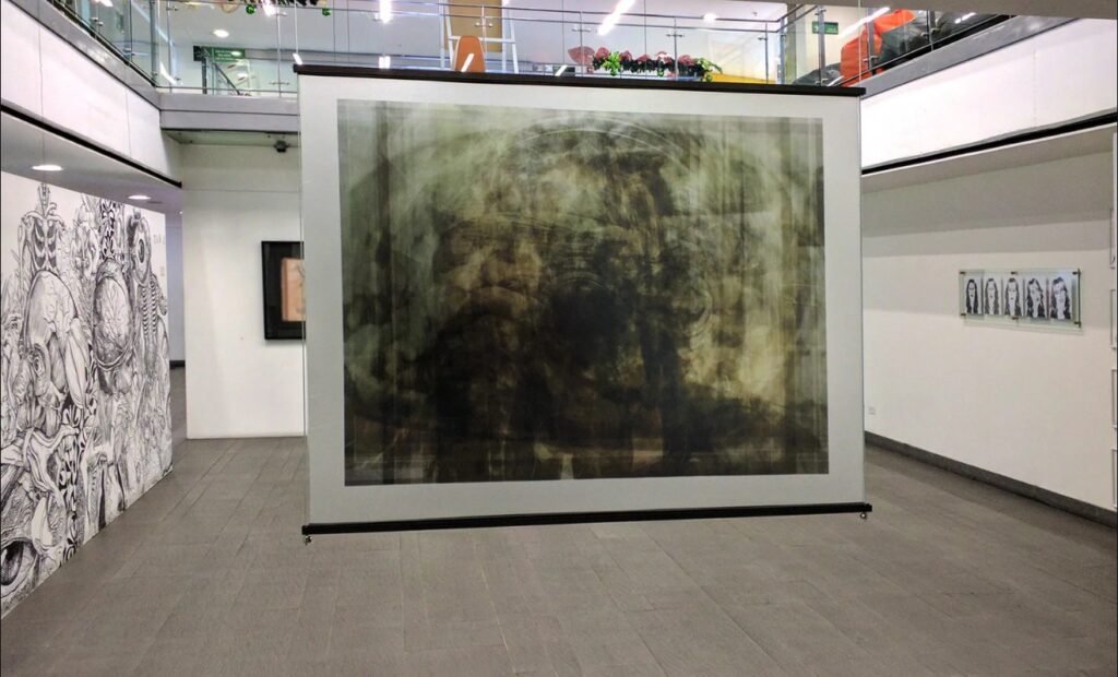 Palimpsesto II (2016), impresión digital sobre acetato montada en vidrio, Jorge Ocampo Rendón y Juan Esteban Ocampo Rendón.